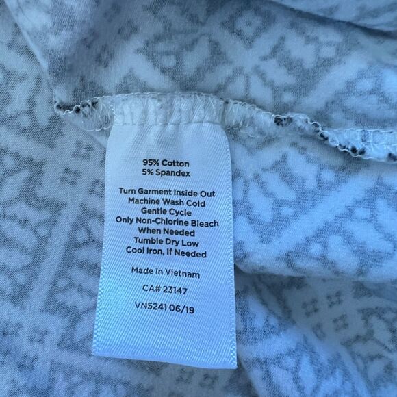 The Talbots Tee Women's Size MP Petite Crewneck Aztec Snowflake White/Black - Picture 7 of 7